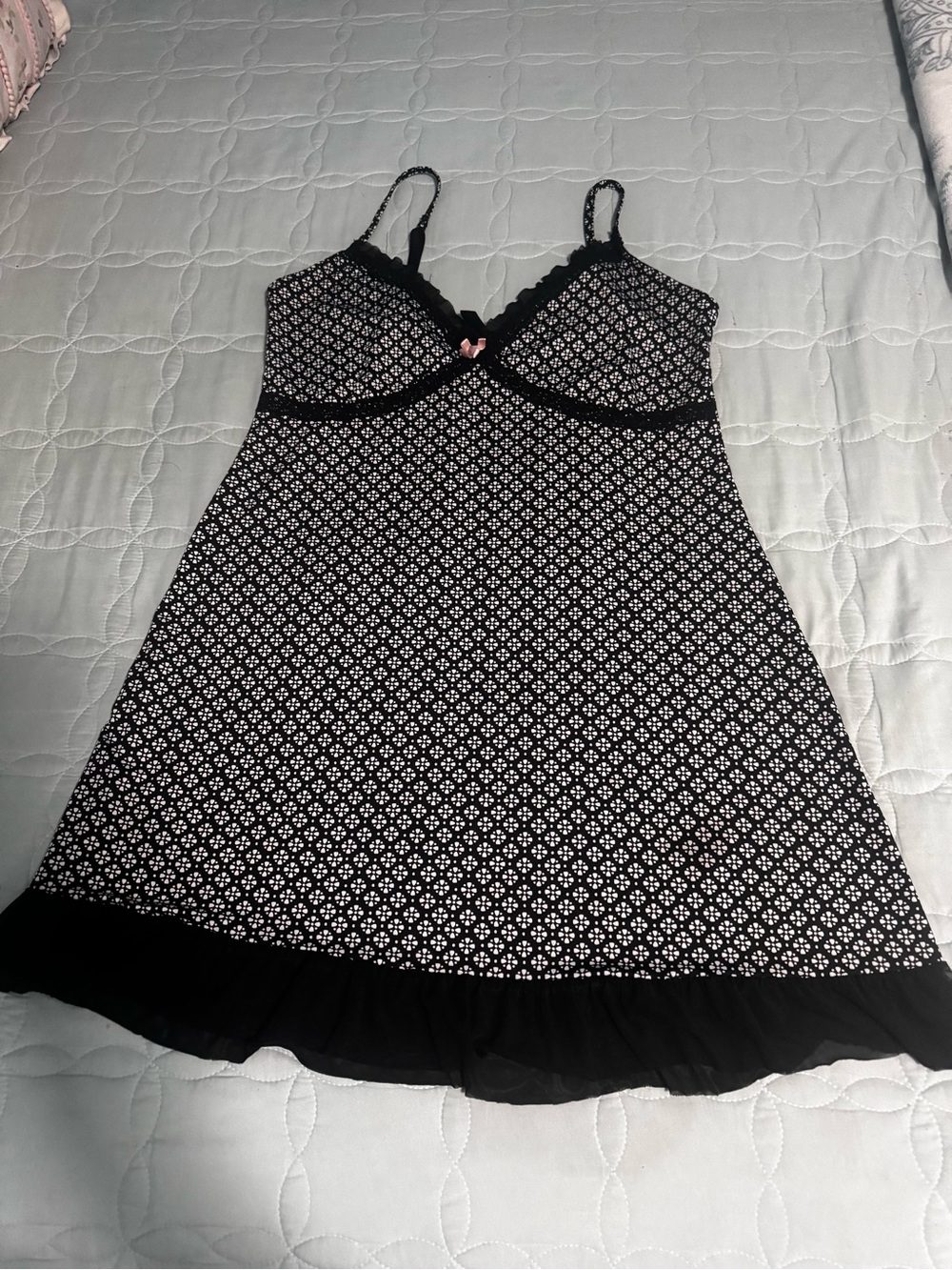 Black & White Printed Lace-Trim Chemise with Pink Bow
